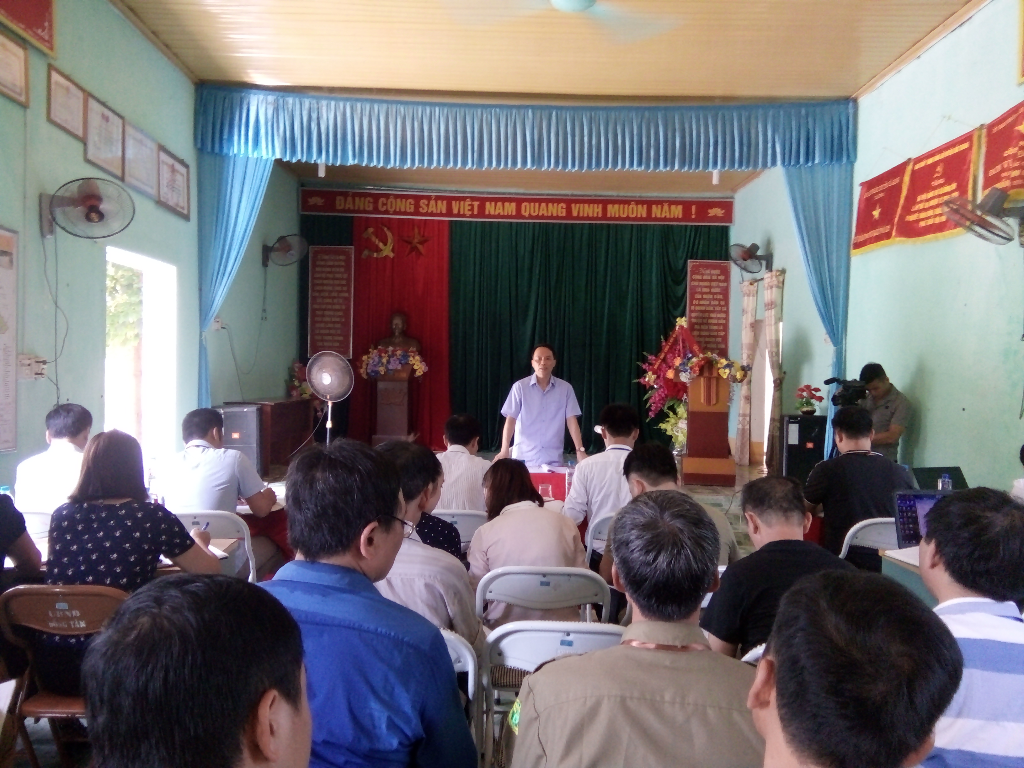 Đồng chí Trần Văn Hòa, Tỉnh ủy viên, Bí thư Huyện ủy  làm việc với Đảng ủy xã Đồng Tâm